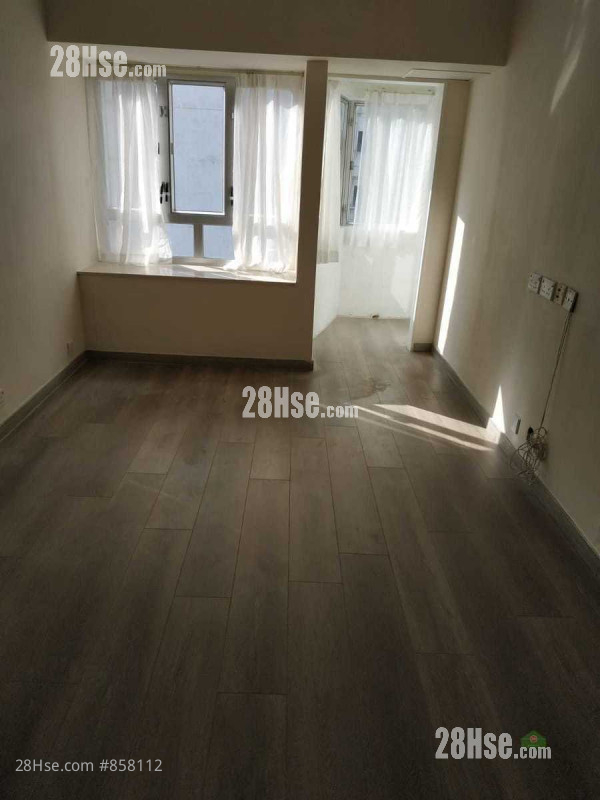 Hollywood Court Rental 2 Bedrooms , 1 Bathroom 432 ft² ( 40.1 m² )