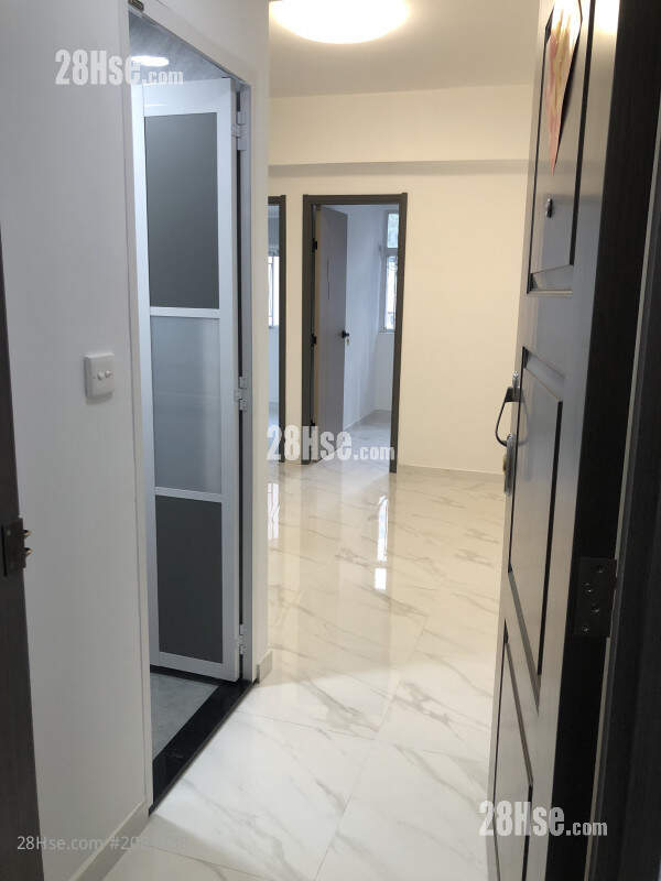 Luen Wah Mansion Rental 3 Bedrooms , 1 Bathroom 379 ft² ( 35.2 m² )