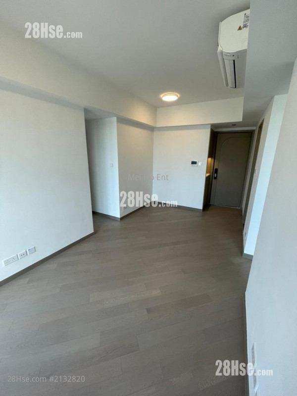 Upper River Bank Rental 3 Bedrooms 657 ft² ( 61.0 m² )