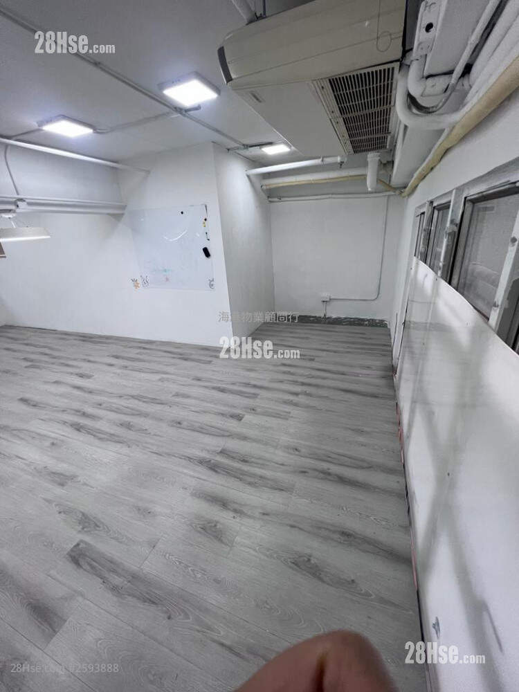 Yue Fung Industrial Building Sell 3 Bedrooms , 1 Toilet