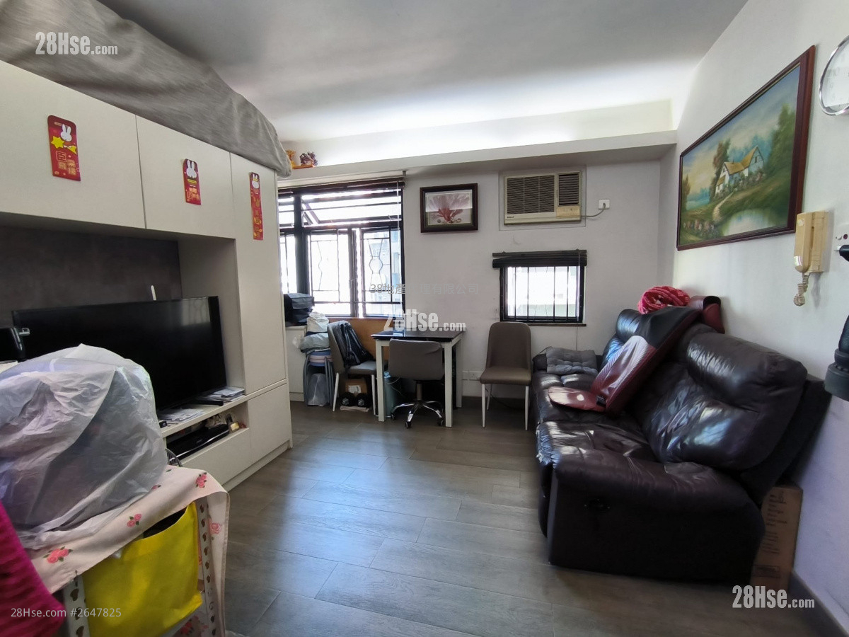 Charming Garden Sell 3 Bedrooms , 1 Bathroom 456 ft² ( 42.4 m² )