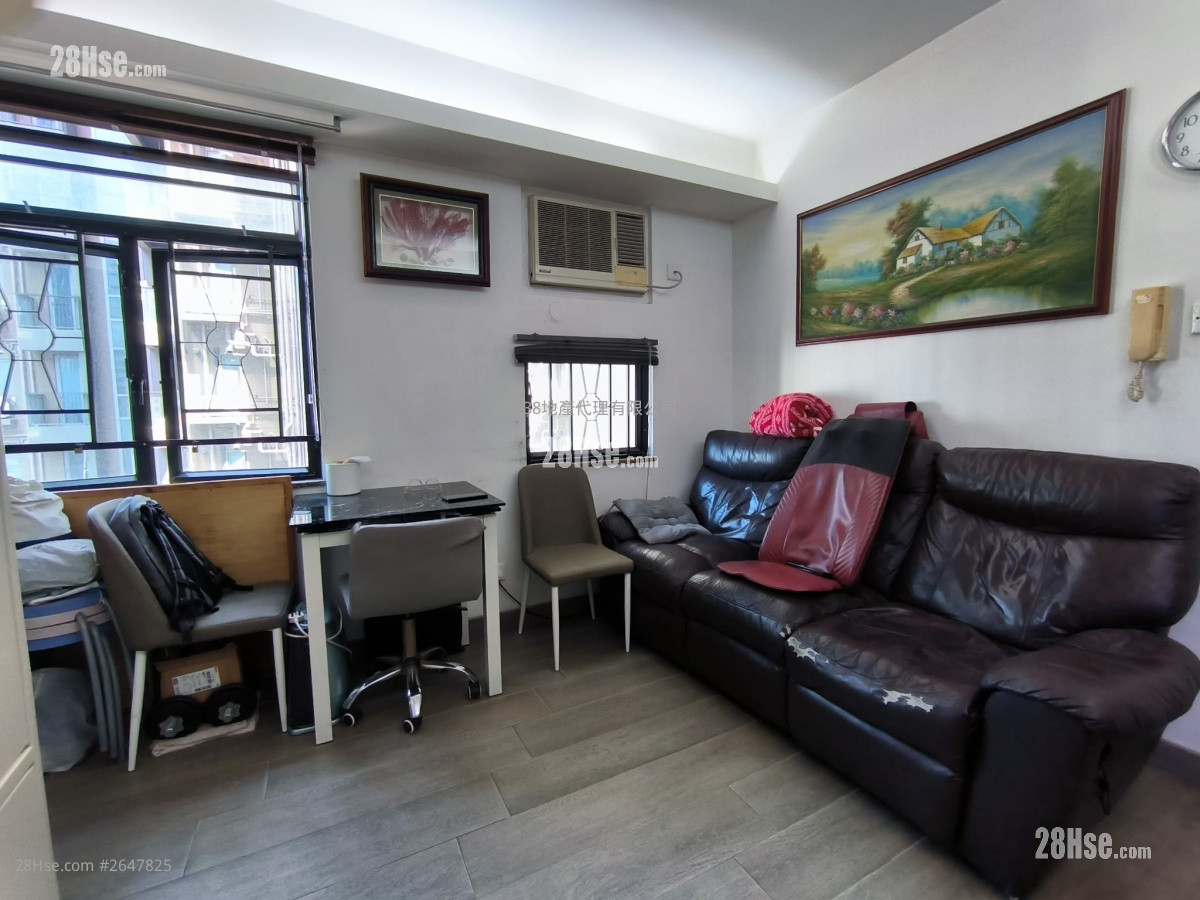 Charming Garden Sell 3 Bedrooms , 1 Bathroom 456 ft² ( 42.4 m² )