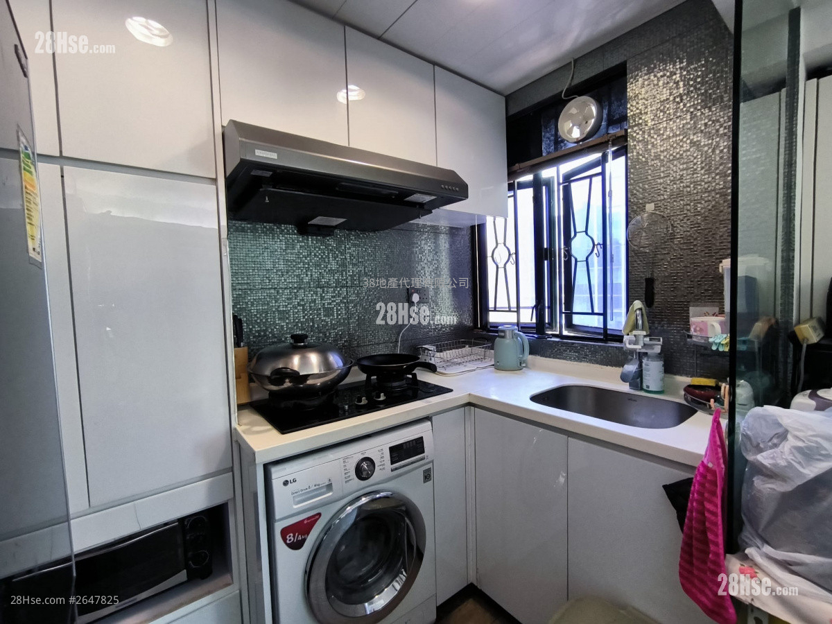 Charming Garden Sell 3 Bedrooms , 1 Bathroom 456 ft² ( 42.4 m² )