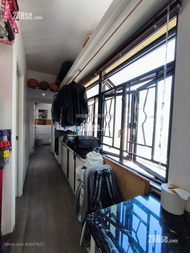 Charming Garden Sell 3 Bedrooms , 1 Bathroom 456 ft² ( 42.4 m² )
