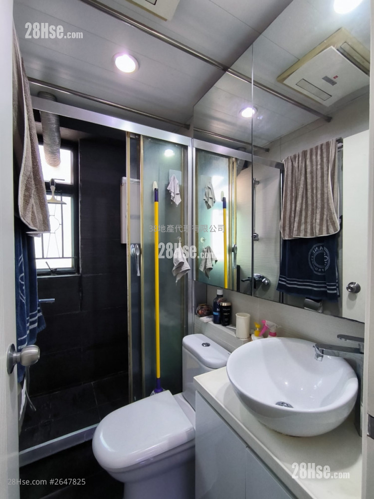 Charming Garden Sell 3 Bedrooms , 1 Bathroom 456 ft² ( 42.4 m² )