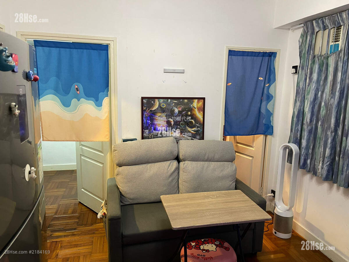 Ap Lei Chau Centre Sell 2 Bedrooms , 1 Bathroom 325 ft² ( 30.2 m² )