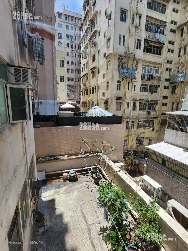 Ka Wui Building Sell 2 Bedrooms , 1 Bathroom 360 ft² ( 33.4 m² )