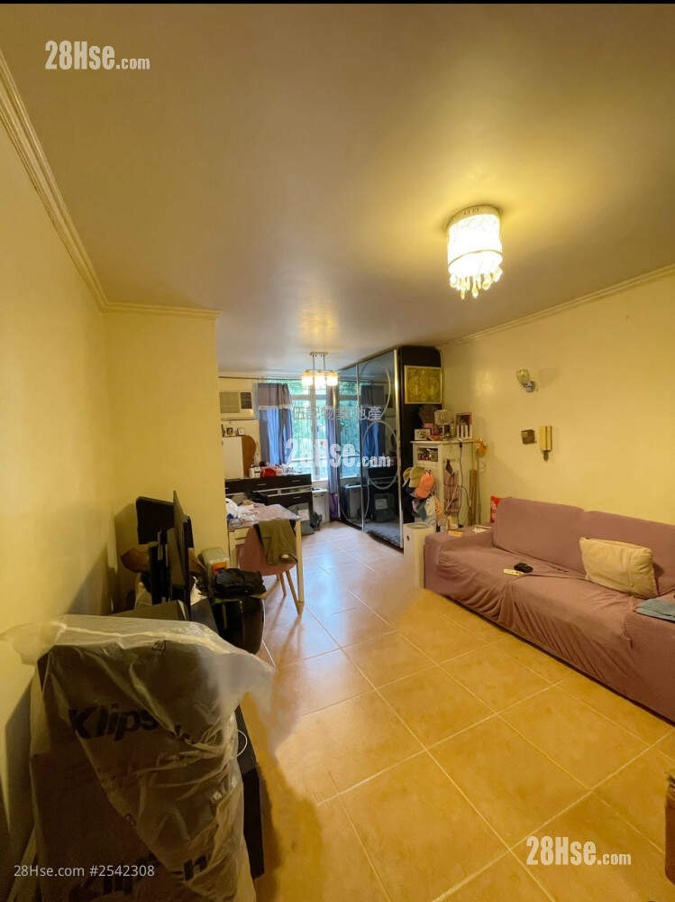 Lung Tak Court Sell 1 Bedroom , 1 Bathroom 421 ft² ( 39.1 m² )