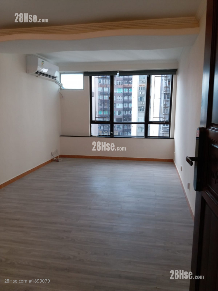 Maiden Court Rental 3 Bedrooms , 2 Bathrooms 695 ft² ( 64.6 m² )