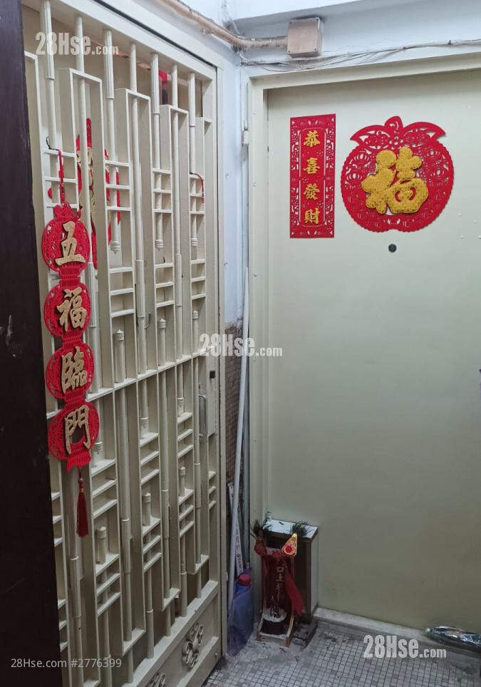 Tak Lee House Sell 270 ft² ( 25.1 m² )