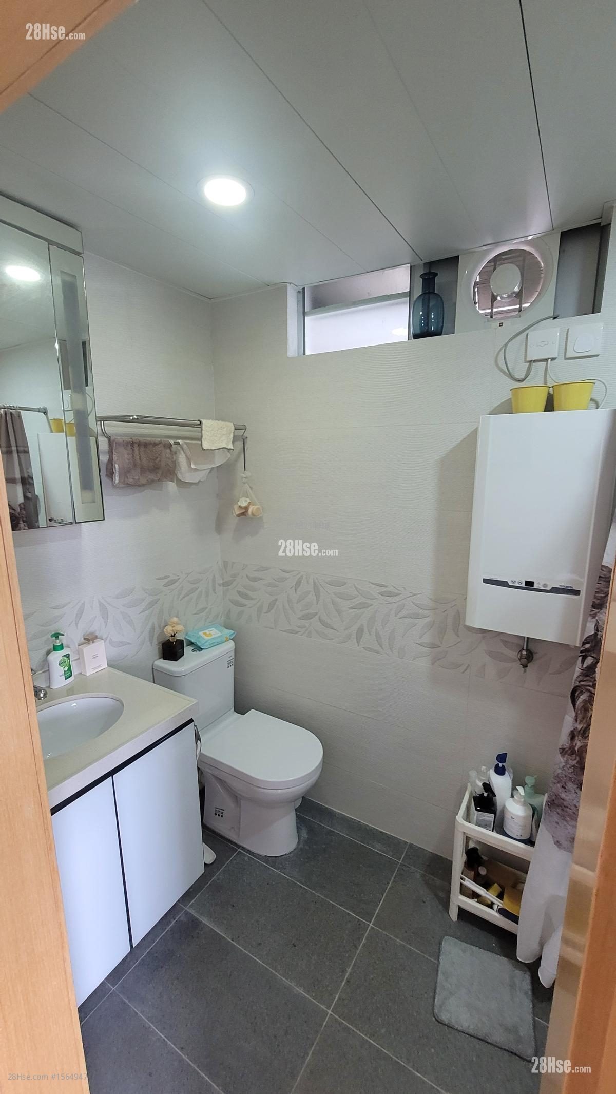 Hing Tin Estate Sell 2 Bedrooms , 1 Bathroom 381 ft² ( 35.4 m² )
