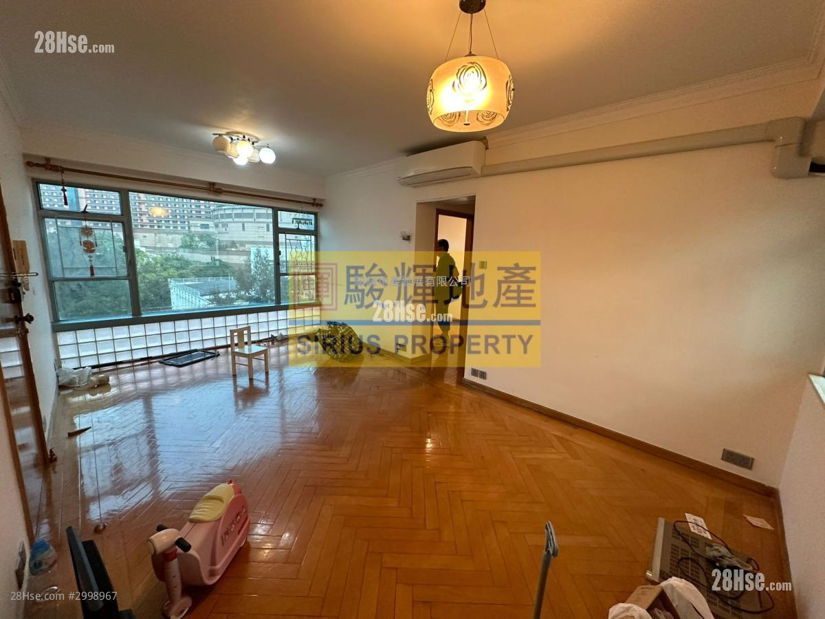 Sunningdale Sell 2 Bedrooms , 1 Bathroom 556 ft² ( 51.7 m² )