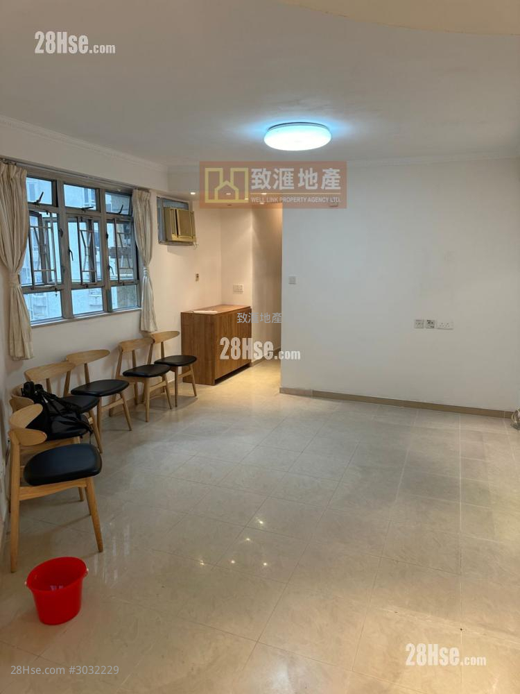 Kwai Hong Court Sell 3 bedrooms 578 ft²