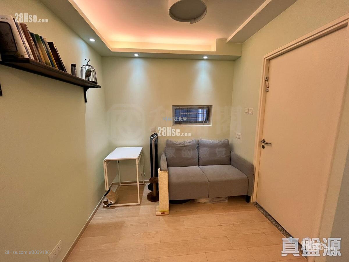 Yuk Wo Court Sell 1 bedrooms 295 ft²