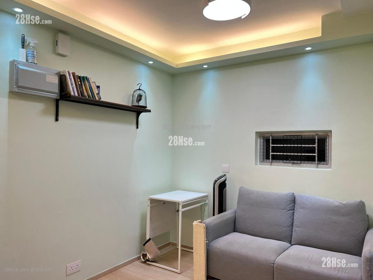 Yuk Wo Court Sell 1 bedrooms , 1 bathrooms 295 ft²