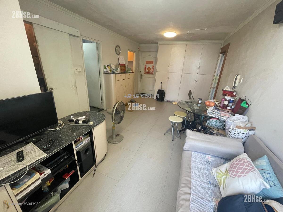Tin Shing Court Sell 3 bedrooms 646 ft²