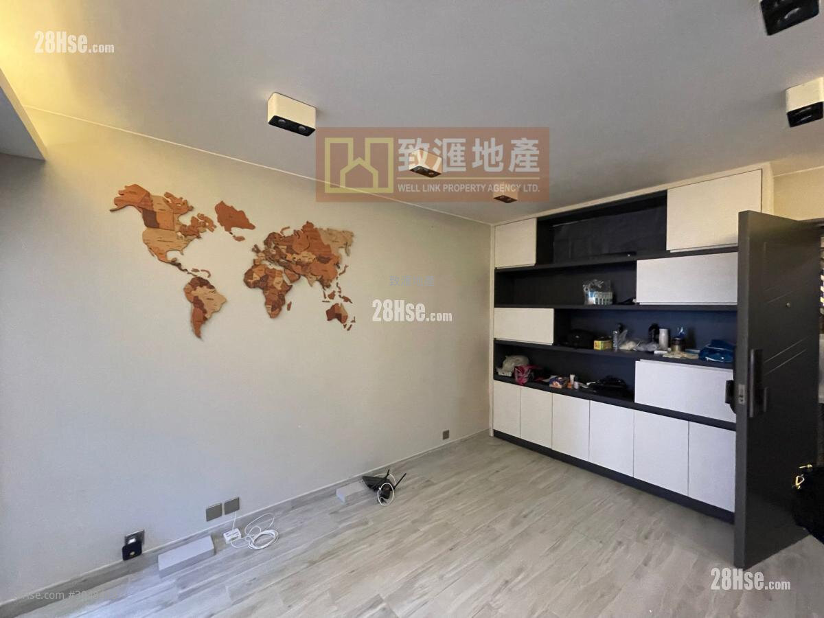 Lai Yan Court Sell 2 bedrooms 432 ft²