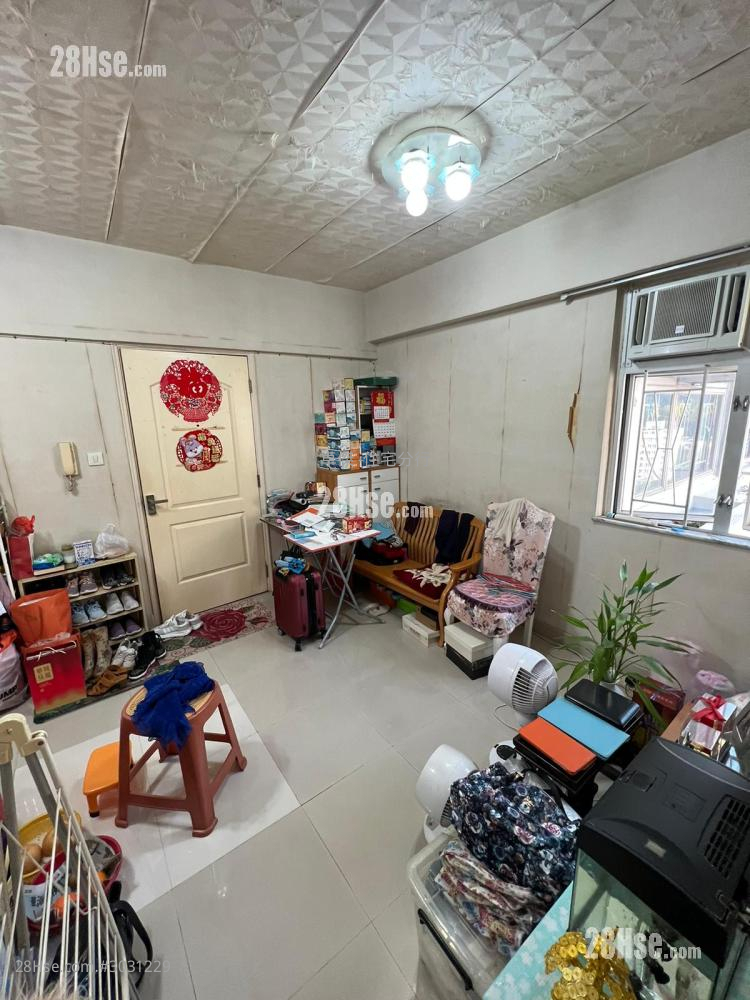 Kwai Sing Centre Sell 2 bedrooms , 1 bathrooms 383 ft²