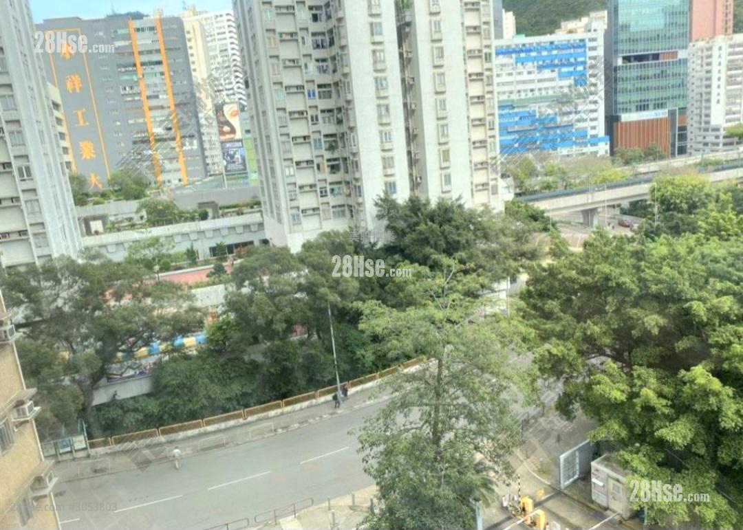 Kwai Hong Court Sell 3 bedrooms 578 ft²
