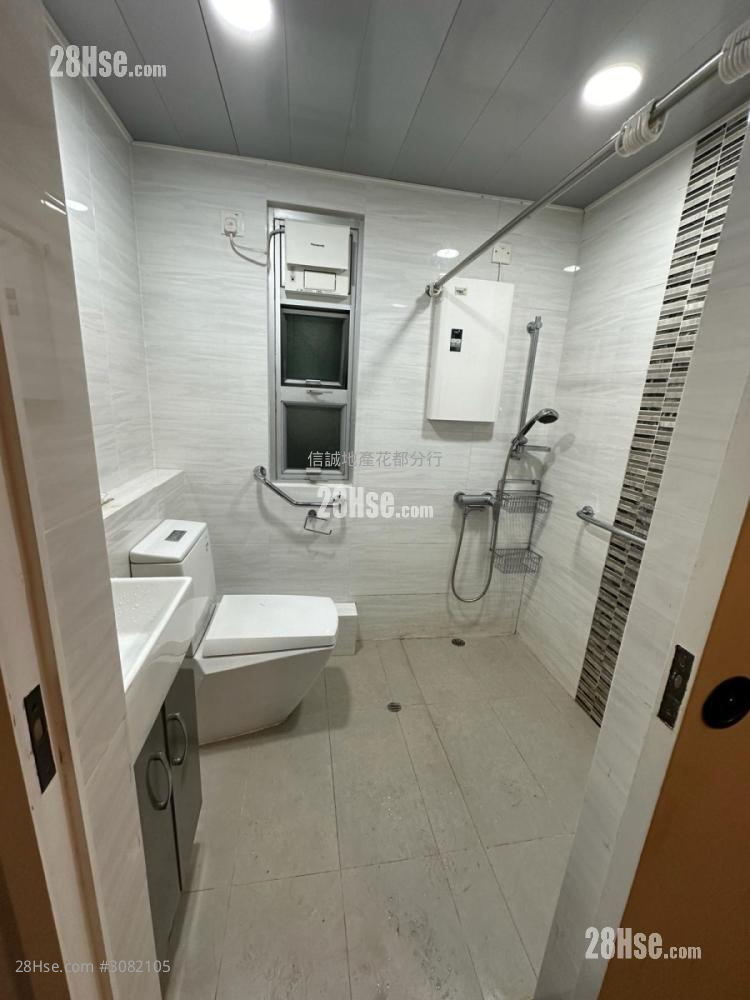 Flora Plaza Rental 2 Bedrooms , 1 Bathroom 370 ft² ( 34.4 m² ) Flora Plaza Rental 2 Bedrooms , 1 Bathroom 370 ft² ( 34.4 m² )