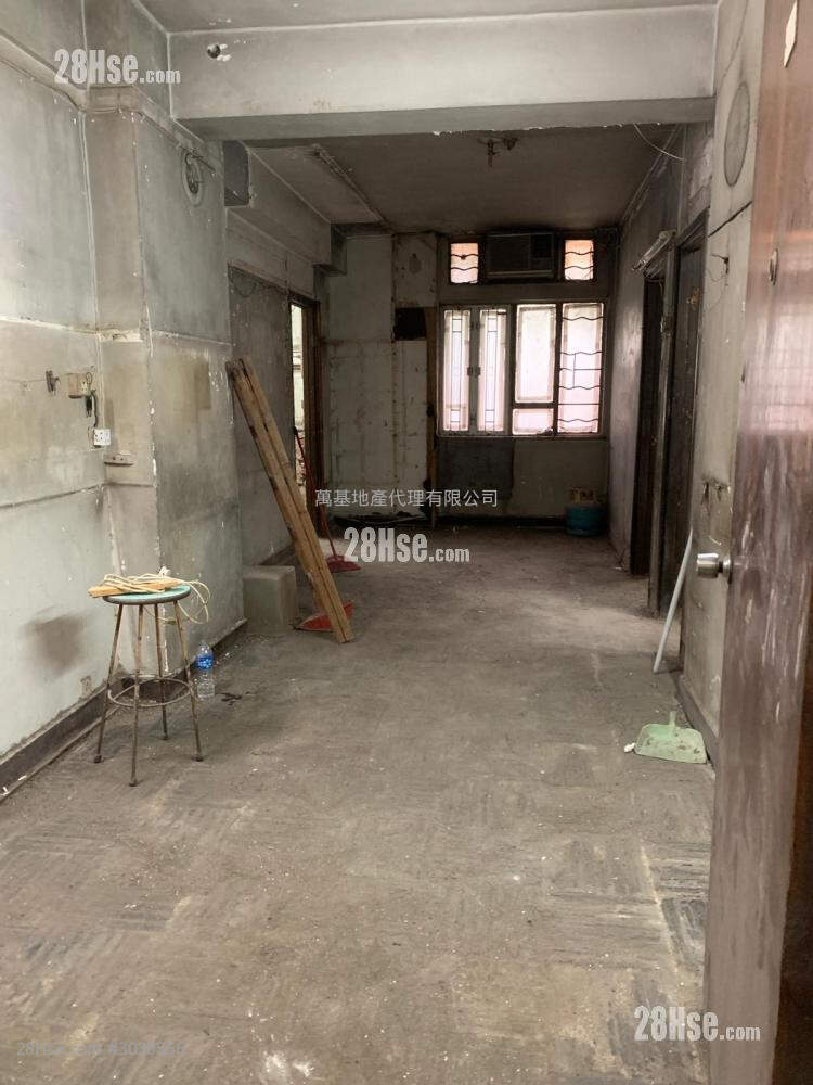 Sun Hing Building Sell 1 Bedroom , 1 Bathroom 429 ft² ( 39.9 m² )