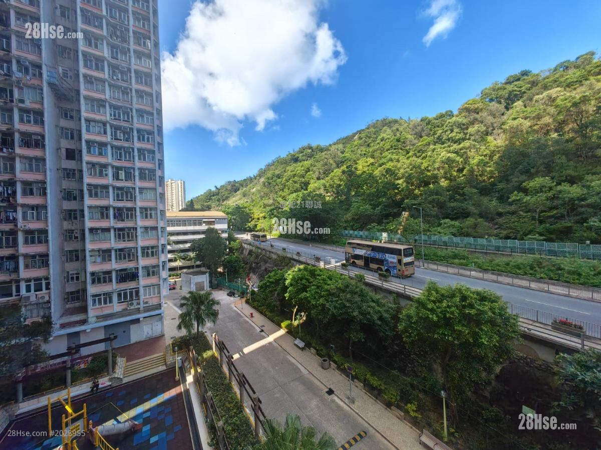 Hong Nga Court Sell 3 Bedrooms , 1 Bathroom 603 ft² ( 56.0 m² )