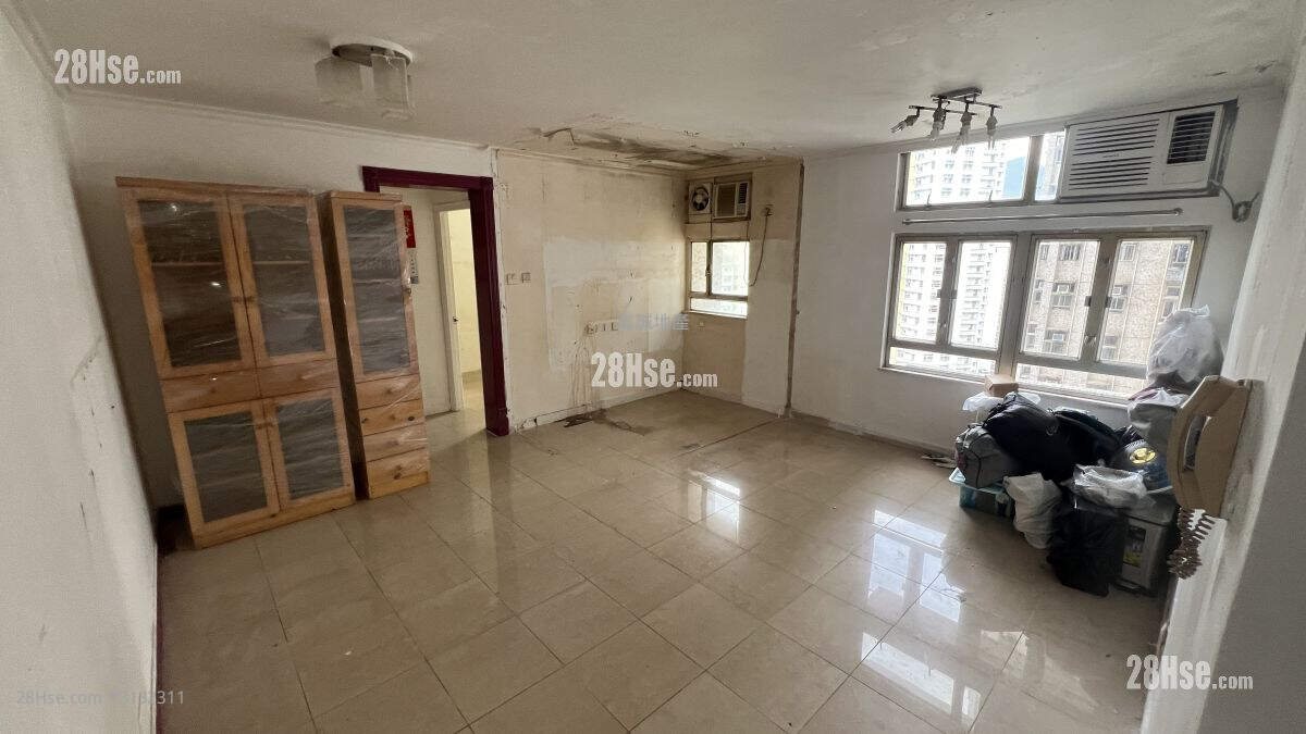 King Lai Court Sell 3 Bedrooms , 1 Bathroom 554 ft² ( 51.5 m² )