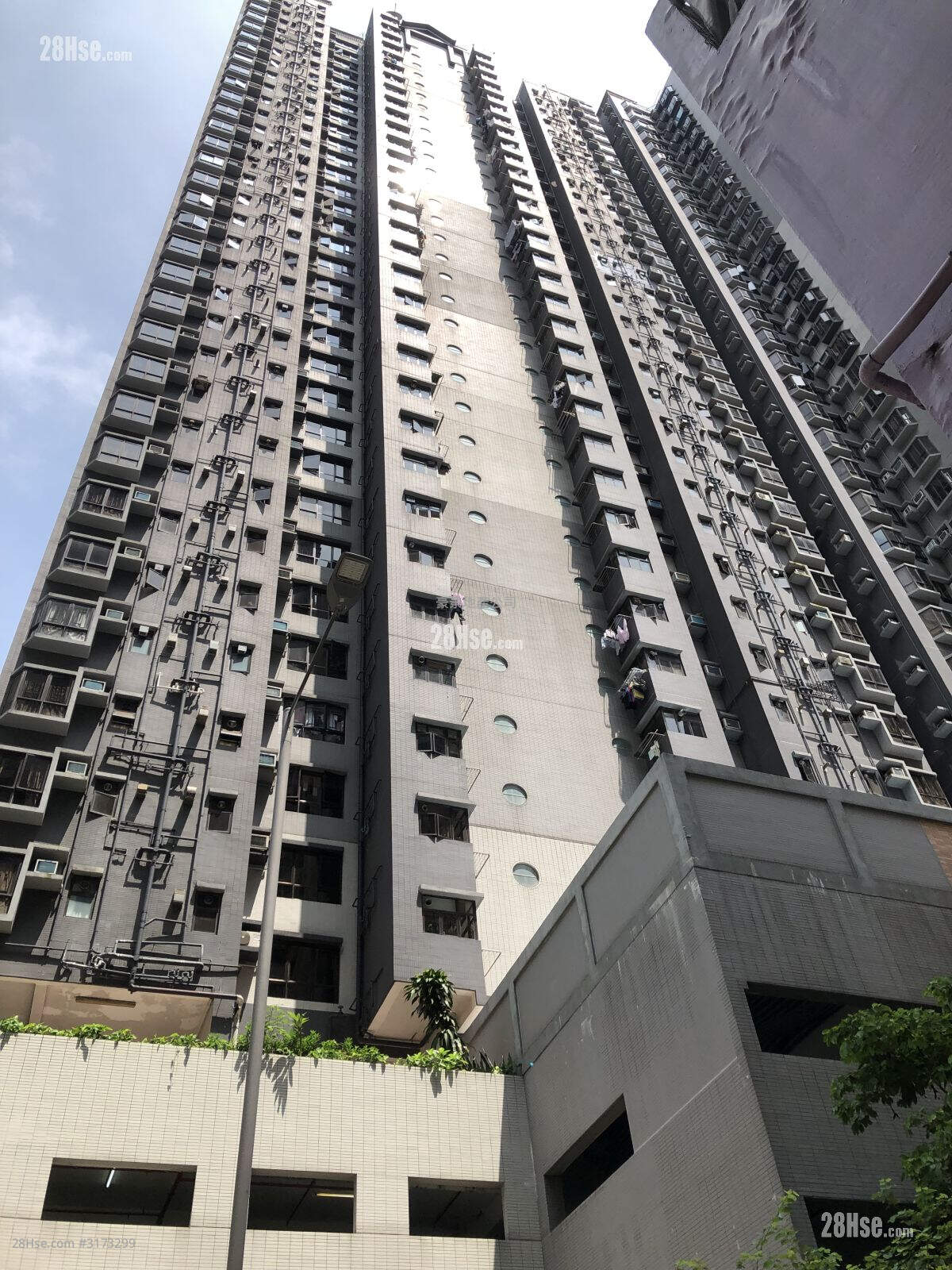 Kwong Fung Terrace Sell 3 Bedrooms , 2 Bathrooms 737 ft² ( 68.5 m² )