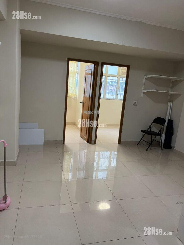 Kam Yuen Building Sell 2 Bedrooms , 1 Bathroom 360 ft² ( 33.4 m² )