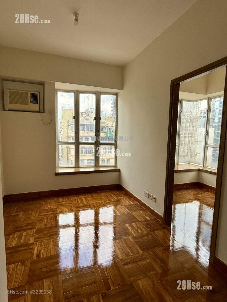 Liberty Mansion Rental 430 ft² ( 39.9 m² )