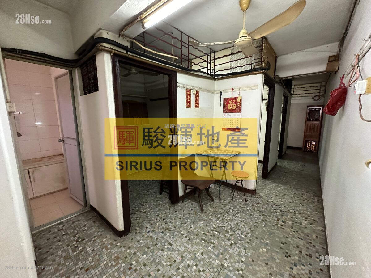 Lee Hing Building Sell 5+ Bedrooms , 1 Bathroom 645 ft² ( 59.9 m² )