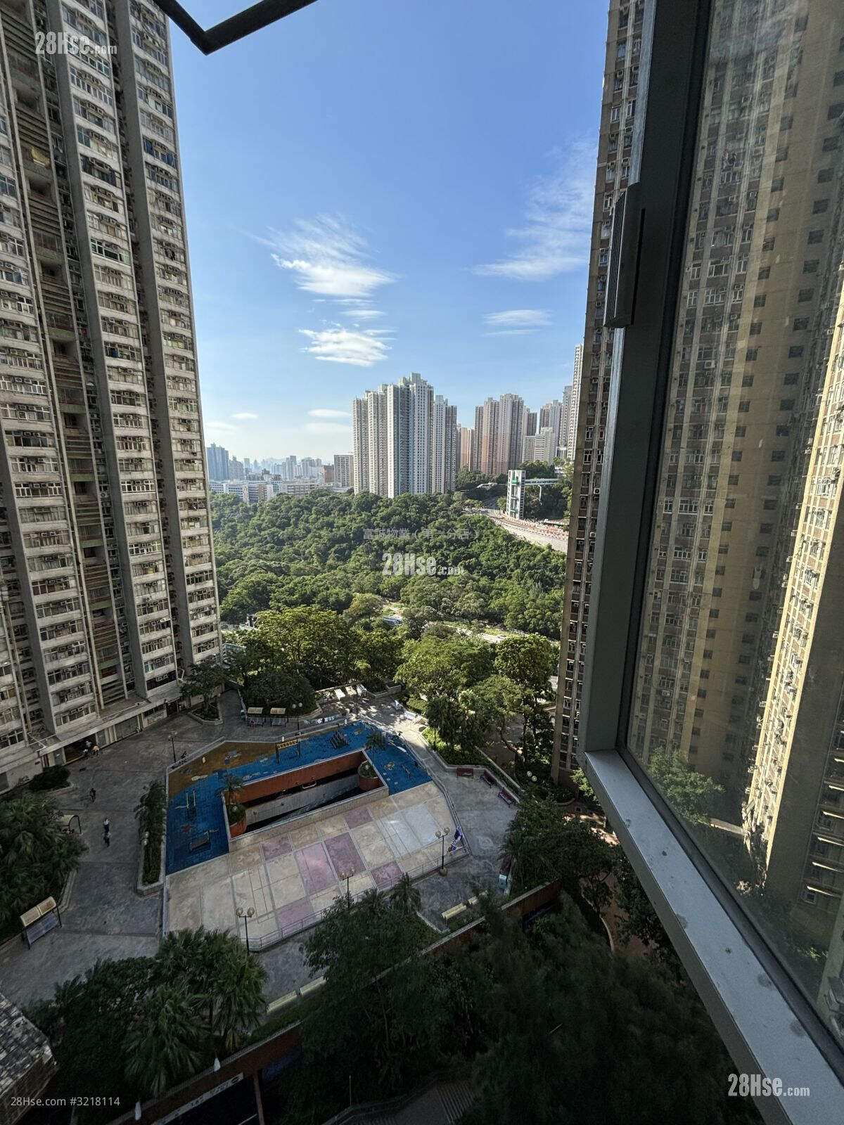 Hong Wah Court Sell 2 Bedrooms , 1 Bathroom 423 ft² ( 39.3 m² )