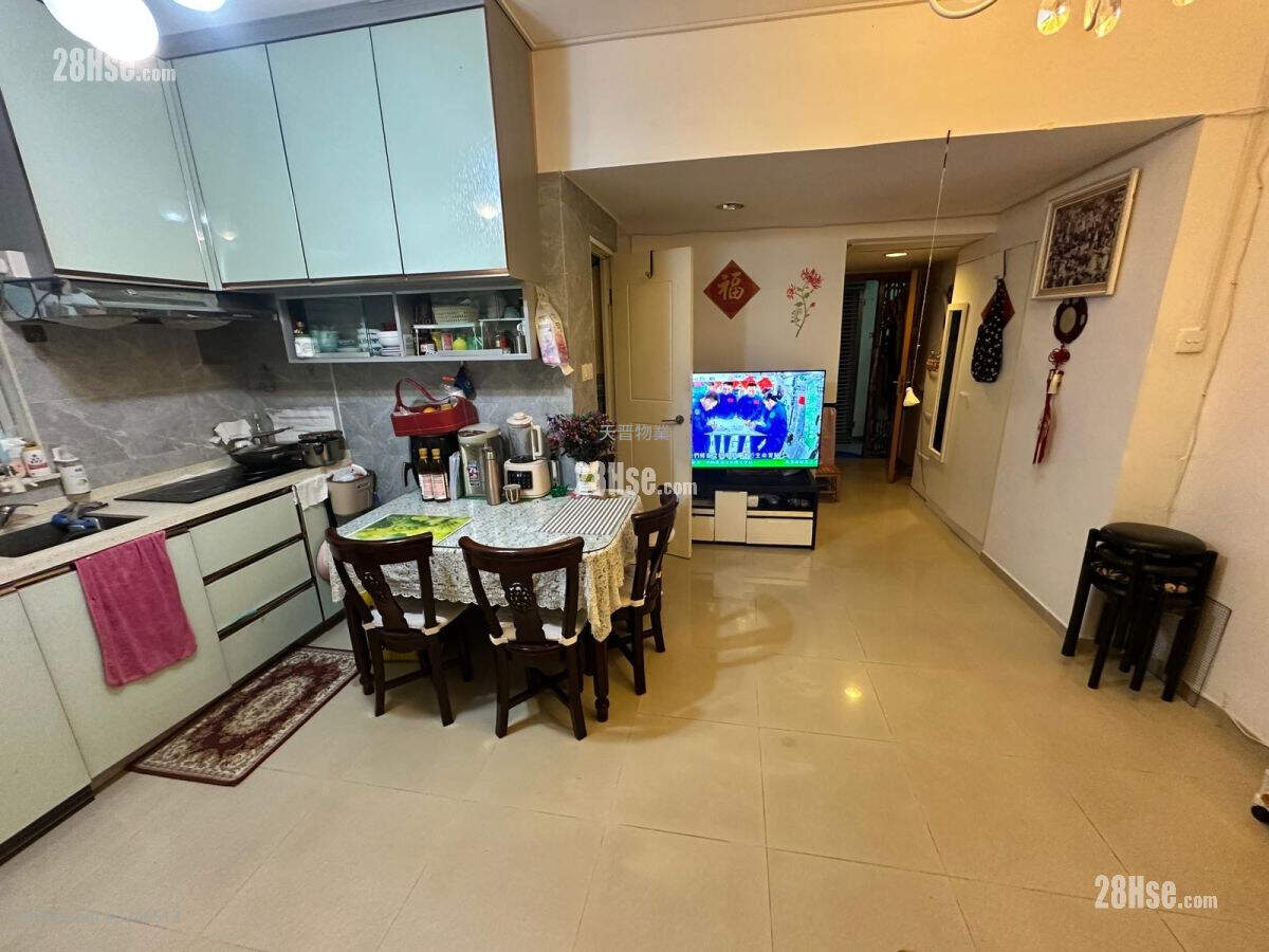 Whampoa Building Sell 3 Bedrooms , 1 Bathroom 440 ft² ( 40.9 m² )