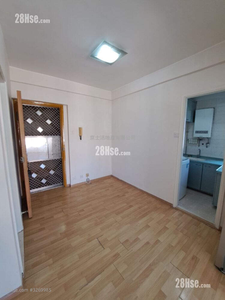 Golden Lion Garden Rental 1 Bedroom , 1 Bathroom 270 ft² ( 25.1 m² )