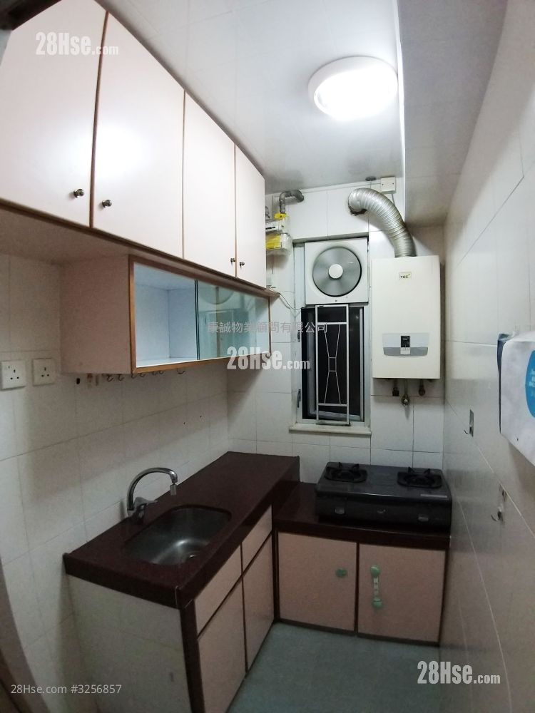 Kai Tin Tower Sell 2 Bedrooms , 1 Bathroom 526 ft² ( 48.9 m² )
