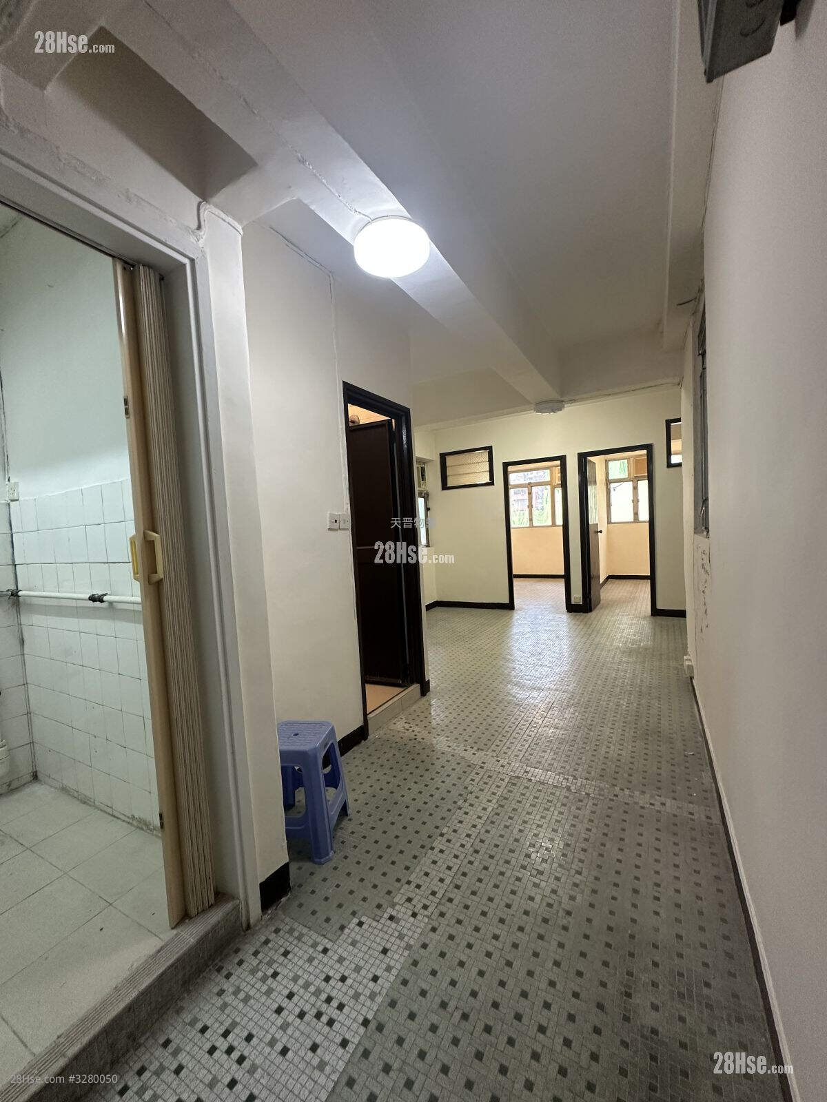 Yuen Shing Building Sell 2 Bedrooms , 1 Bathroom 454 ft² ( 42.2 m² )