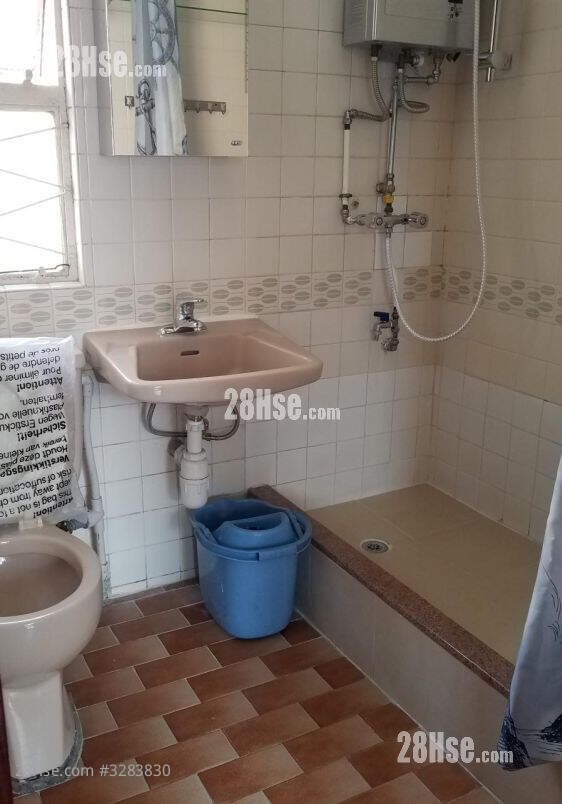 Kwai Chung Fa Yuen Rental 2 Bedrooms , 1 Bathroom 340 ft² ( 31.6 m² )