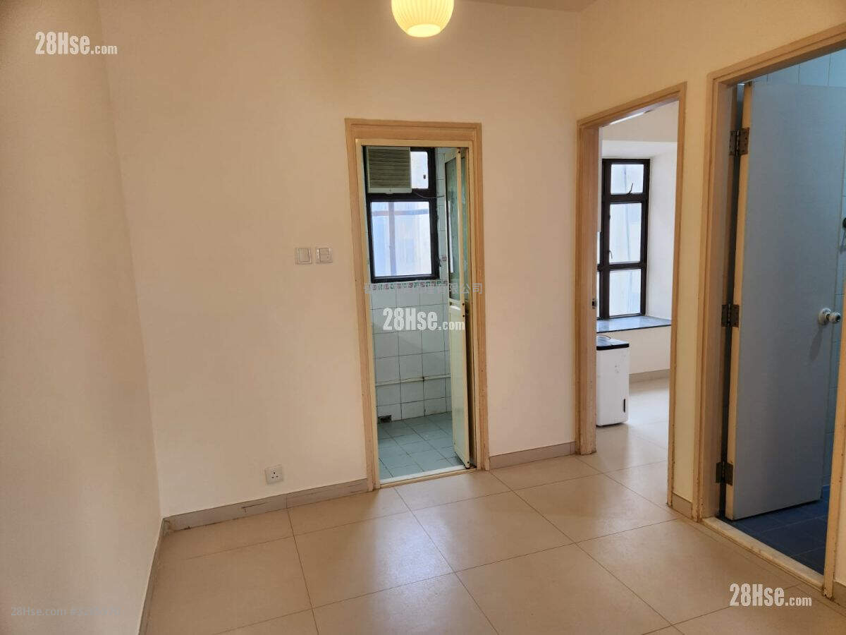 Hoi Fung Centre Sell 2 Bedrooms , 1 Bathroom 355 ft² ( 33.0 m² )