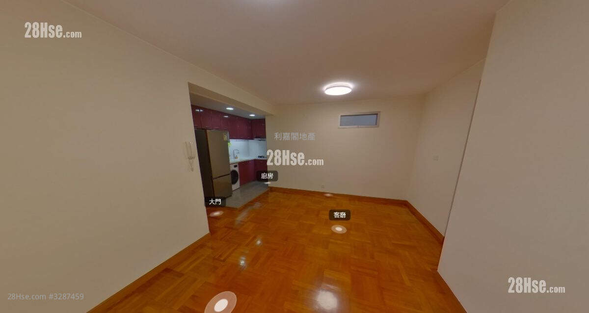 Wah Shun Gardens Sell 3 Bedrooms , 1 Bathroom 573 ft² ( 53.2 m² )