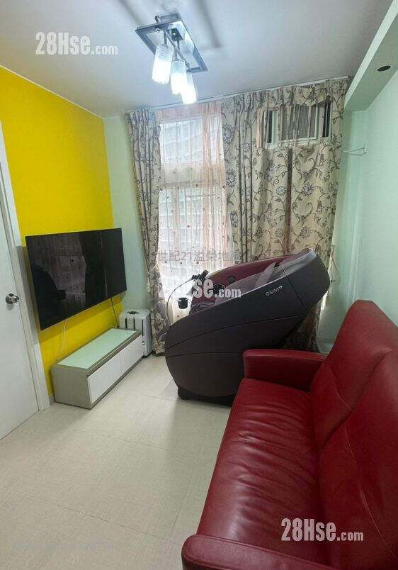 Tung Tao Court Sell 2 Bedrooms , 1 Bathroom 400 ft² ( 37.2 m² )