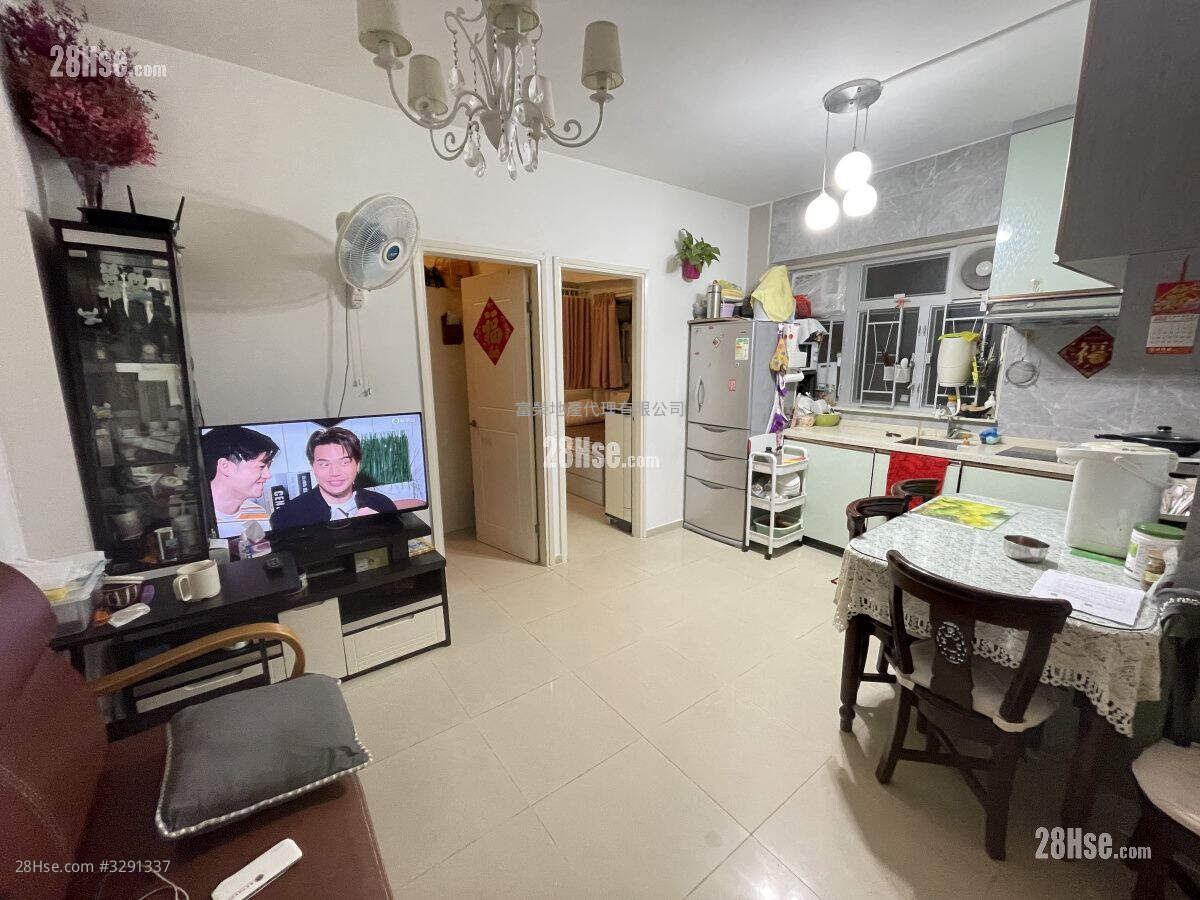 Whampoa Building Sell 2 Bedrooms , 1 Bathroom 440 ft² ( 40.9 m² )