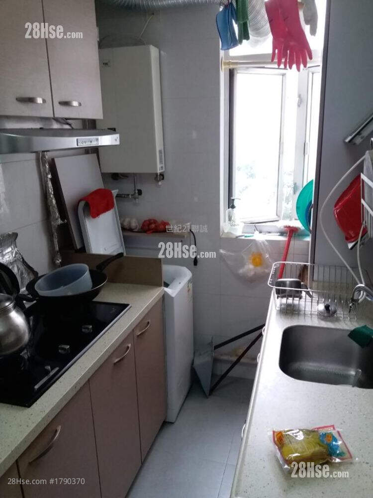 Po Pui Court Sell 2 Bedrooms , 1 Bathroom 401 ft² ( 37.3 m² )