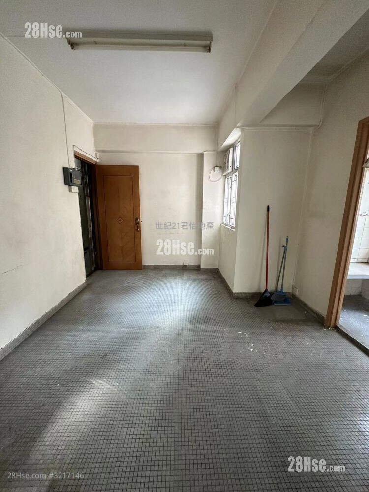 Tsut Hei Building Sell 2 Bedrooms , 1 Bathroom 297 ft² ( 27.6 m² )