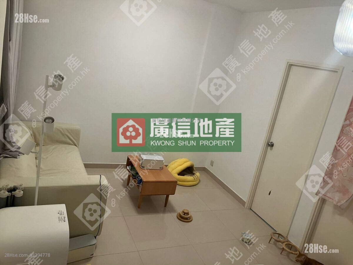 Wai Hang Building Sell 2 Bedrooms , 1 Bathroom 452 ft² ( 42.0 m² )