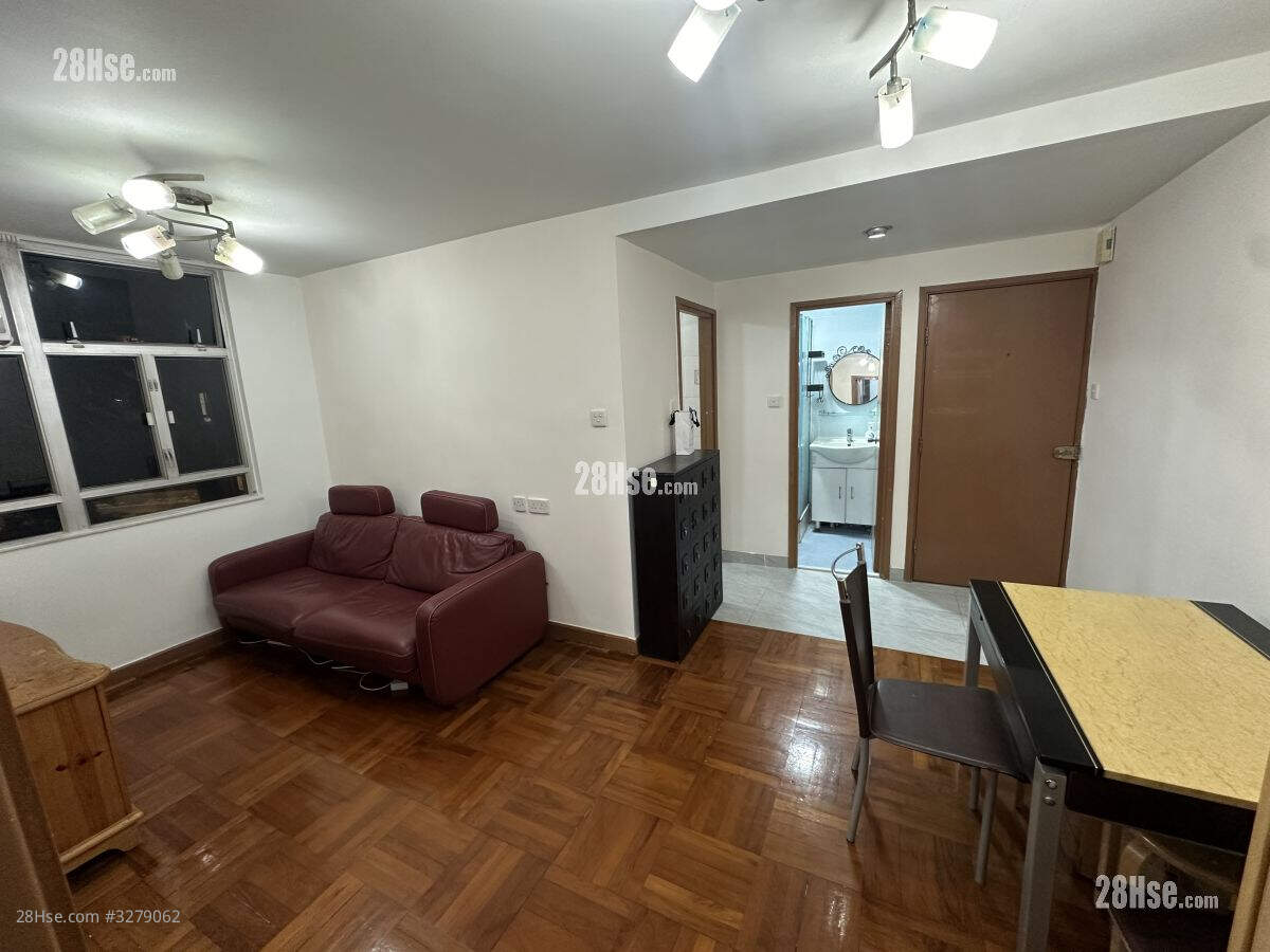 Lung Poon Court Rental 2 Bedrooms , 1 Bathroom 430 ft² ( 39.9 m² )