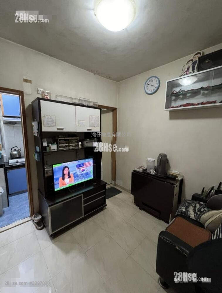 Wai Sun Building Sell 2 Bedrooms , 1 Bathroom 256 ft² ( 23.8 m² )