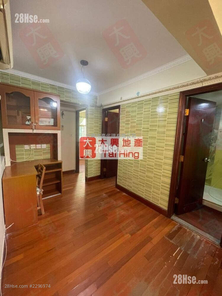 Shun Lee Building Sell 3 Bedrooms , 1 Bathroom 443 ft² ( 41.2 m² )