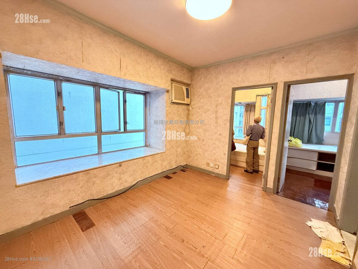 Hung Cheung Building Sell 2 Bedrooms , 1 Bathroom 322 ft² ( 29.9 m² )