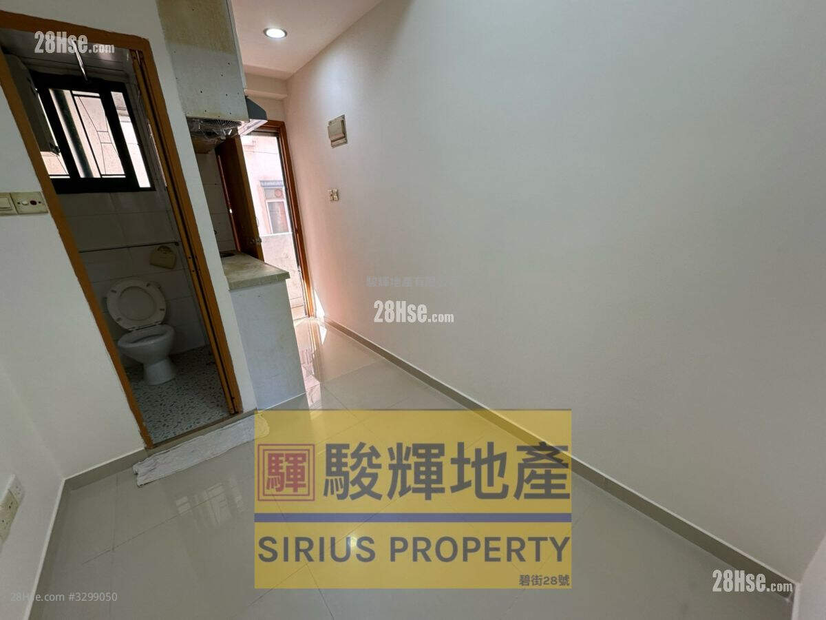 Pik Wah Building Sell 3 Bedrooms , 3 Bathrooms 354 ft² ( 32.9 m² )