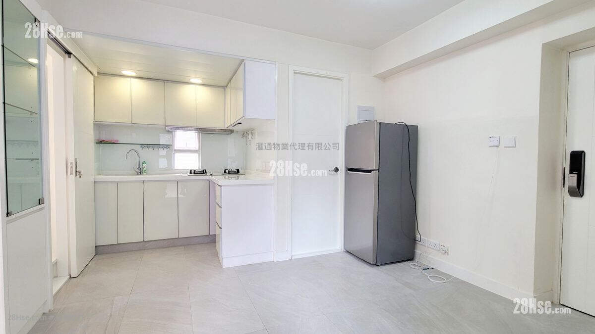 Hung Yan Building Sell 2 Bedrooms , 1 Bathroom 343 ft² ( 31.9 m² )